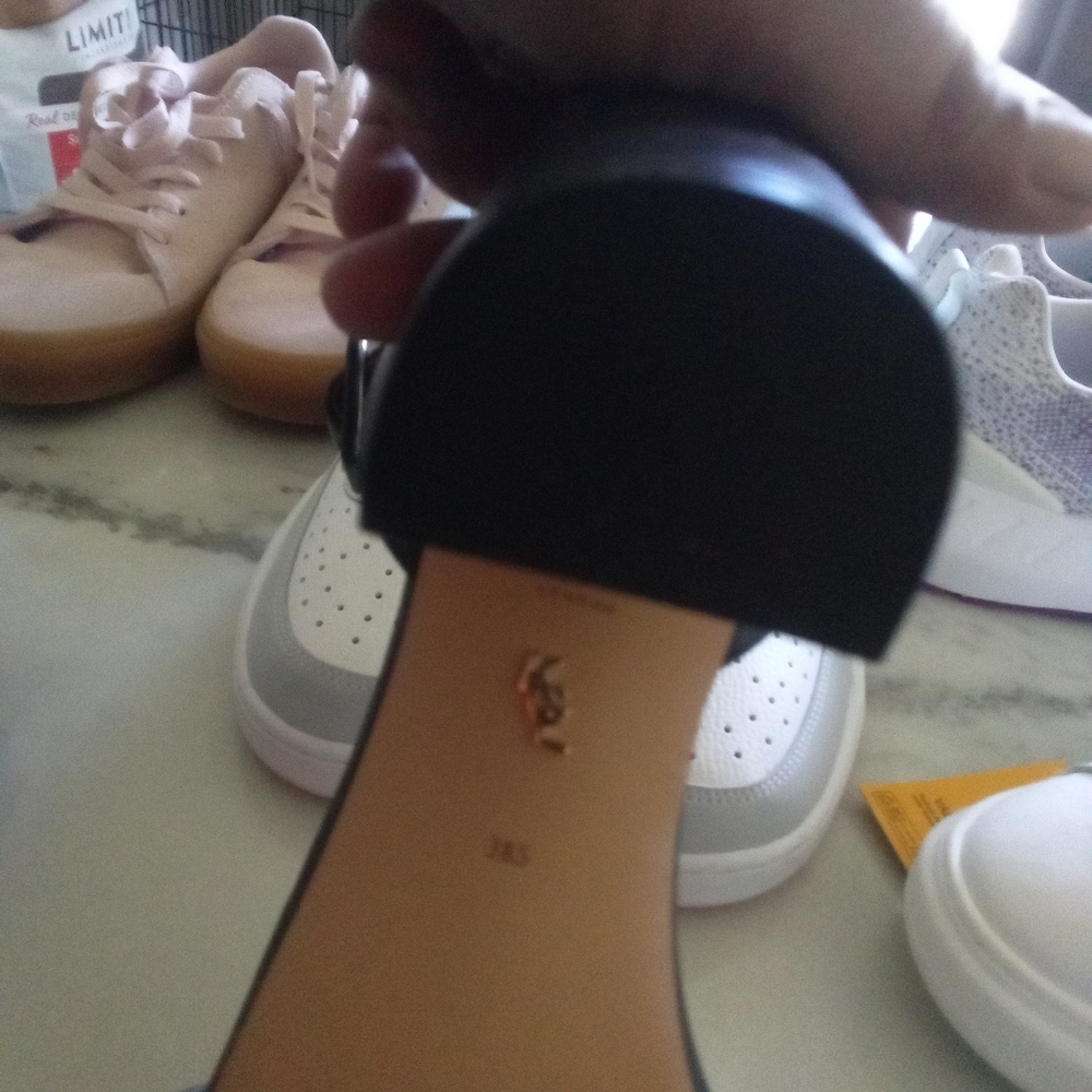 High Heels - Picture 3 of 3
